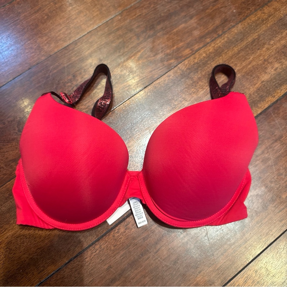 Victoria's Secret T-Shirt Push Up Full Coverage Bra 32D Red With Glittery Straps